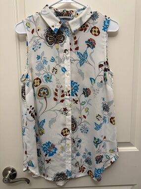 H&M White Floral Collared Button-Front Sleeveless Top